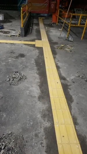 Fábrica piso tátil concreto