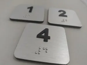 Placa em braille acessibilidade