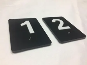 Placa em braille acessibilidade