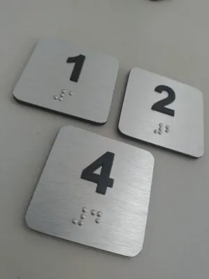 Placa sinalização braille