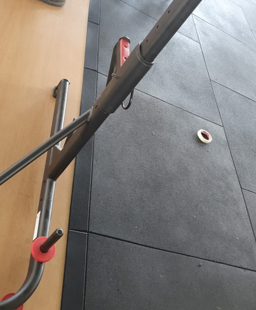 Academia esteira com piso emborrachado