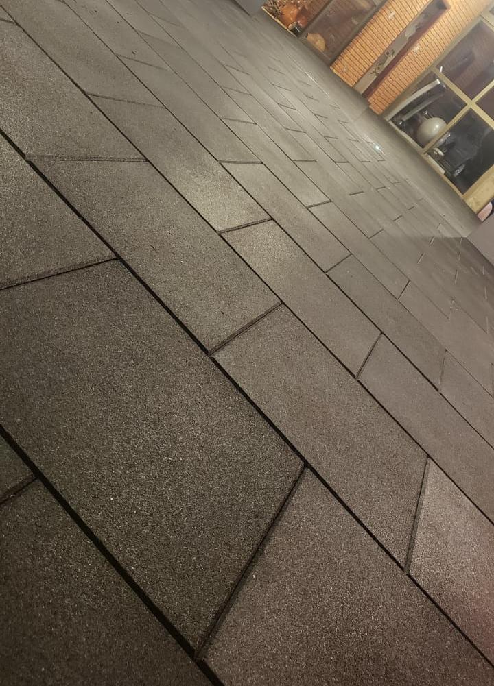 Academia esteira com piso emborrachado