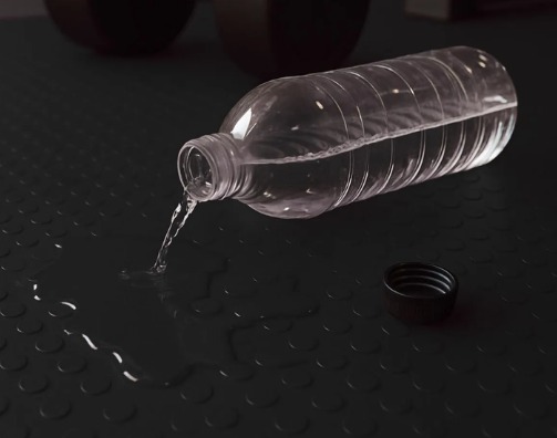 Área externa com piso emborrachado