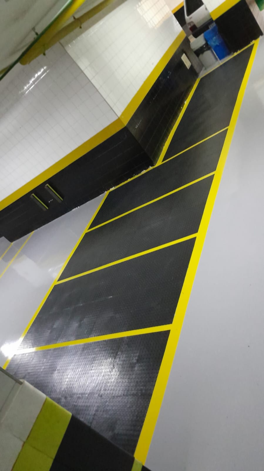 Área externa com piso emborrachado