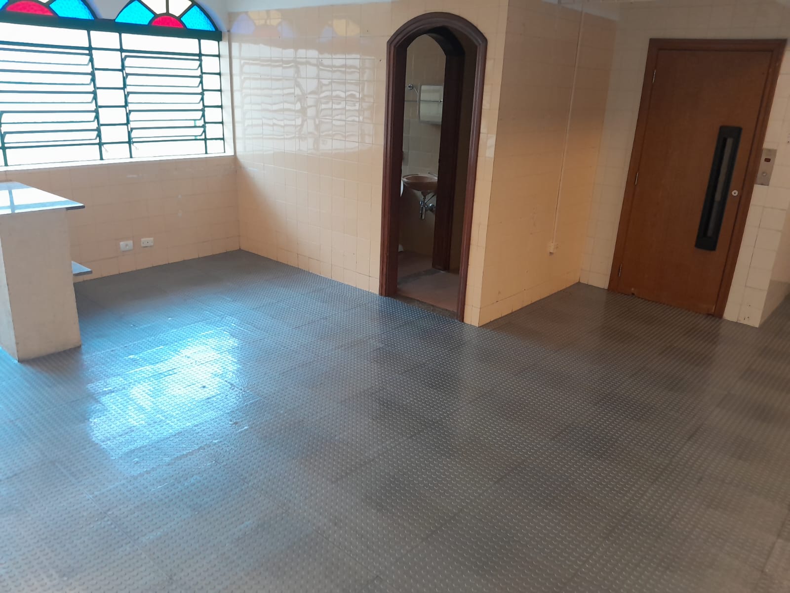 Área externa com piso emborrachado