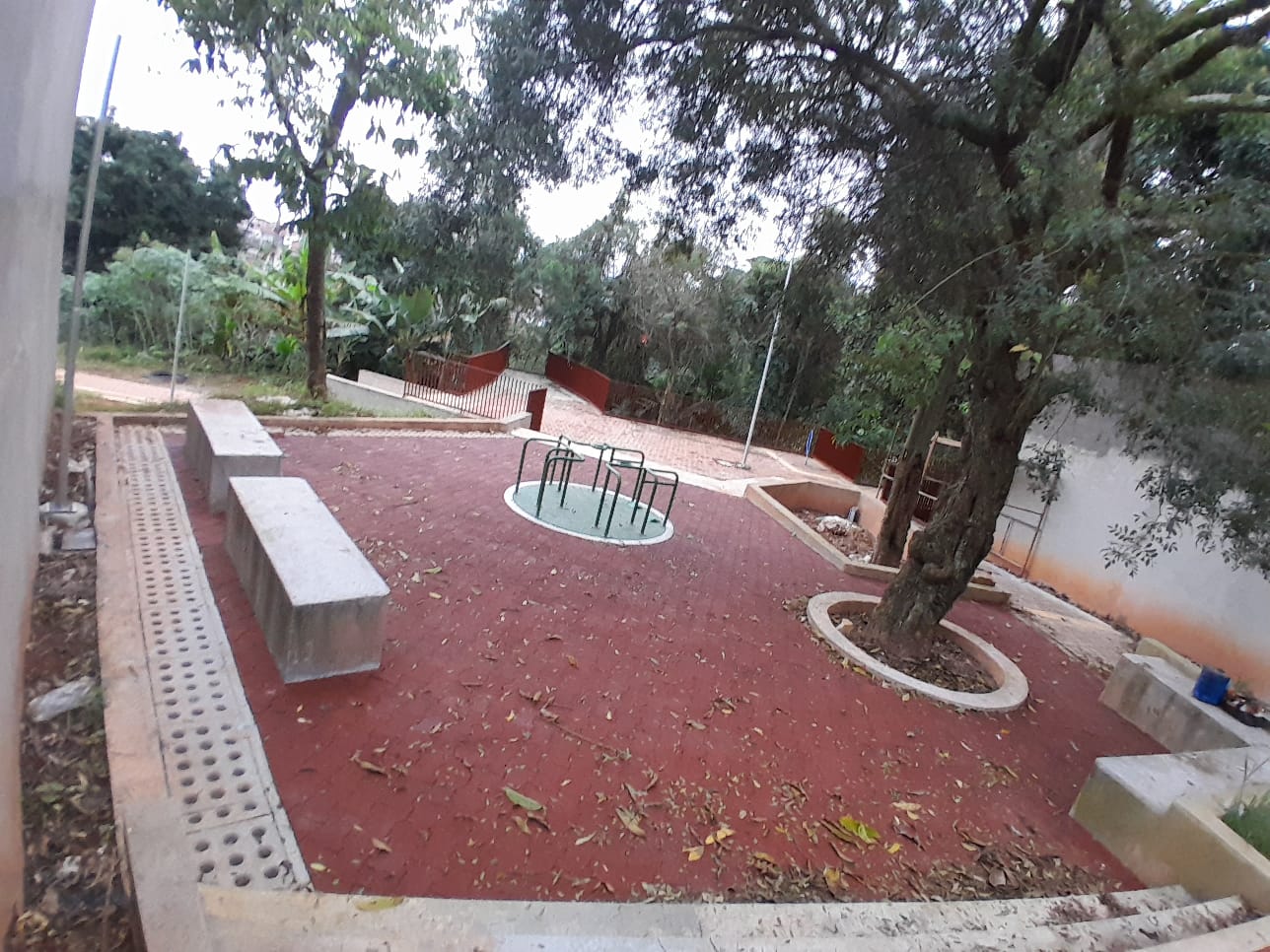 Playground com piso emborrachado