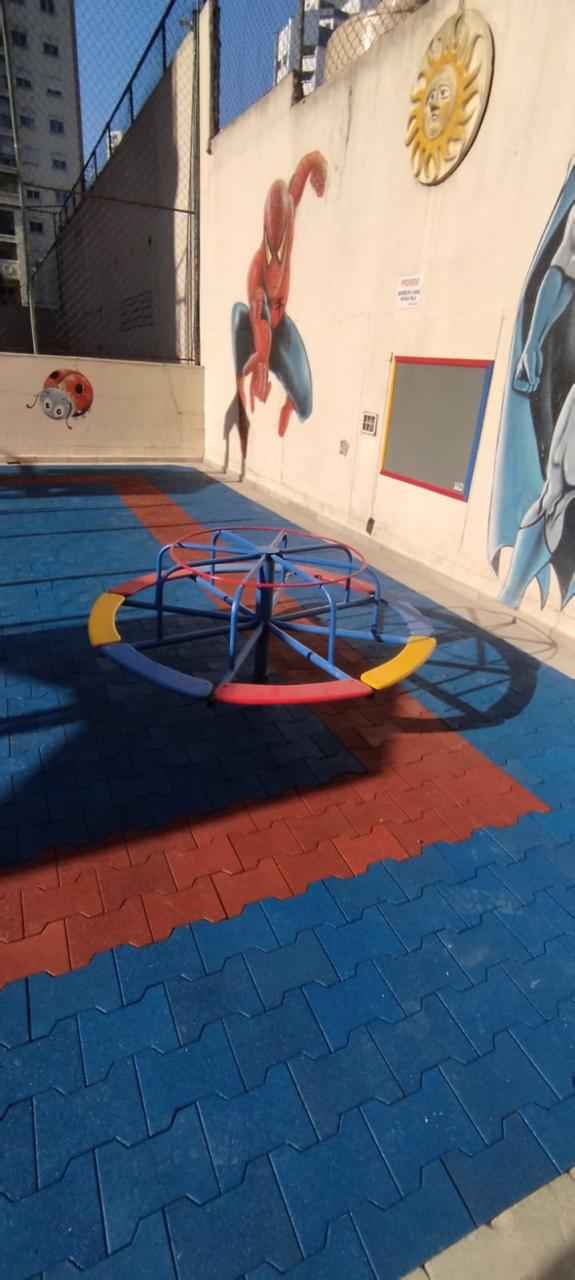 Playground com piso emborrachado